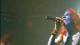ეს ქერა იღებს off მი ...